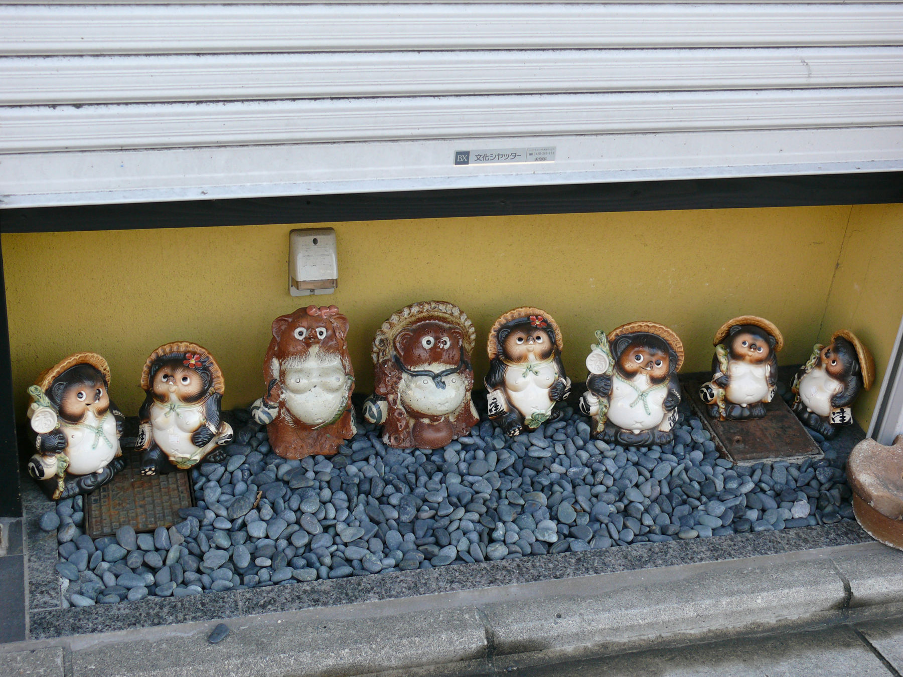 tanuki dans une rue de Kyoto, Japon